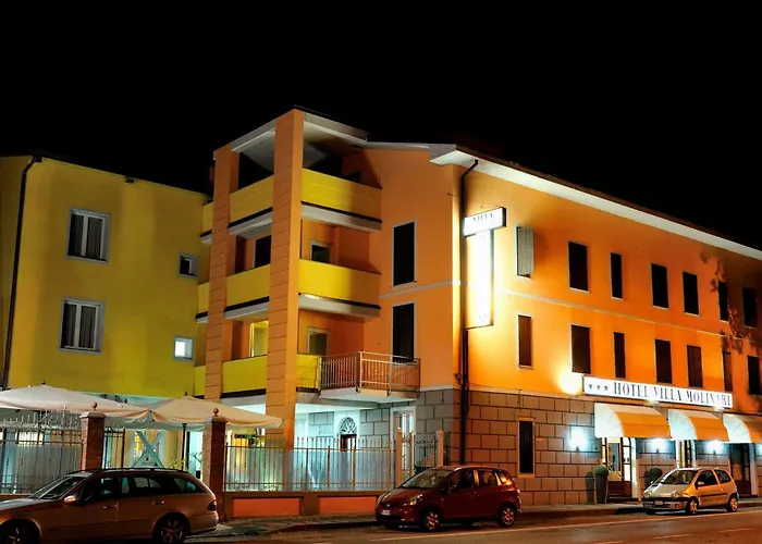 몰리나리 호텔 3*